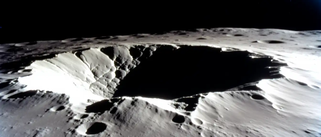 Открытие гигантского ударного кратера на Луне было зафиксировано аппаратом Lunar Reconnaissance Orbiter агентства НАСА