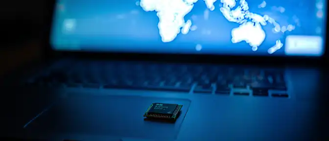 Между дефицитом и санкциями: почему Apple пытается наладить поставки чипов из «черного списка» Пентагона